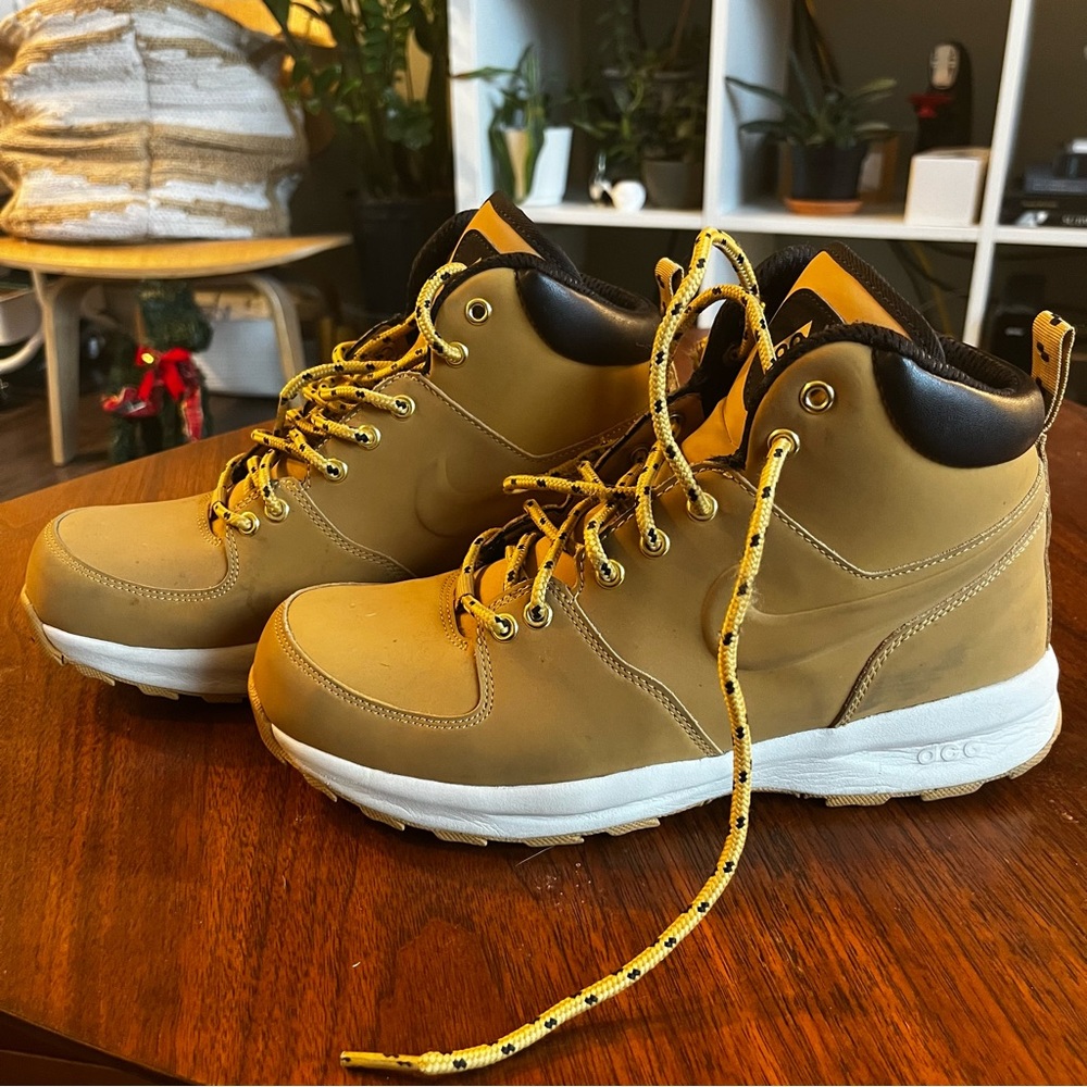 Nike Manoa Leather Lace Up Shoes - Tan